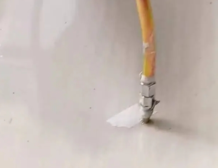 西宁市瓷砖空鼓维修公司专业解答在瓷砖铺贴过程中，如果使用的砂料过粗（如全部使用了粗砂），可能会导致以下问题